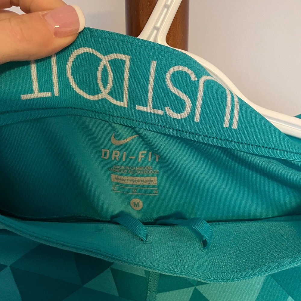 Nike Crops - Picture 4 of 4